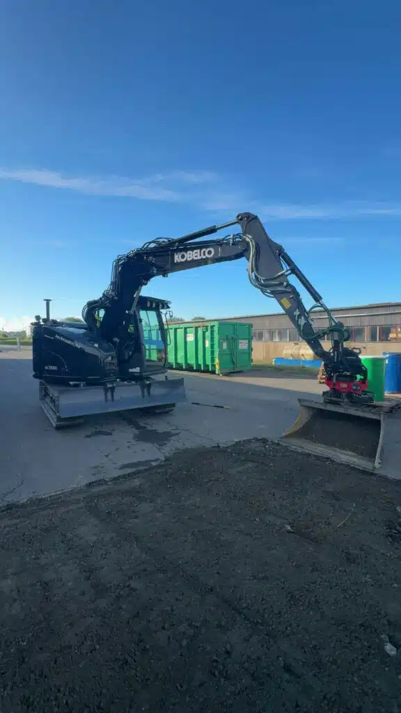 Gravemaskin fra Lindquist AS – Graveentreprenør som utfører graving i Halden, Aremark, Moss, Sarpsborg, Fredrikstad og omegn