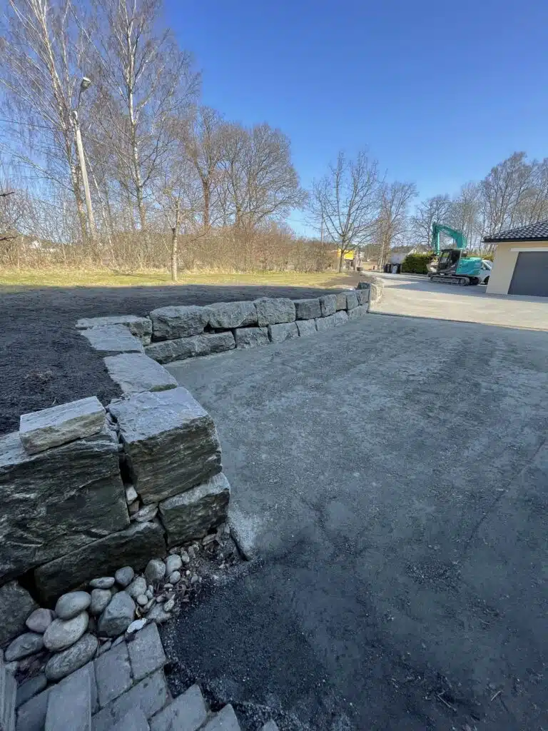 utenomhusarbeider utført av Lindquist AS - Graveentreprenør i Aremark og Halden